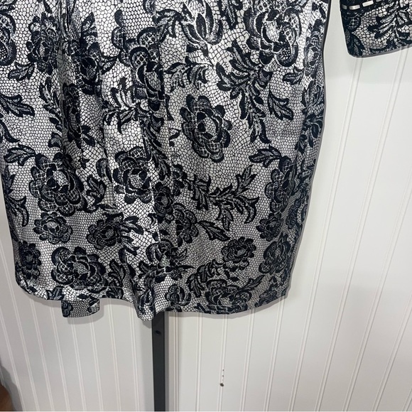 Gilligan & O'Malley Black Floral Robe - Picture 4 of 7